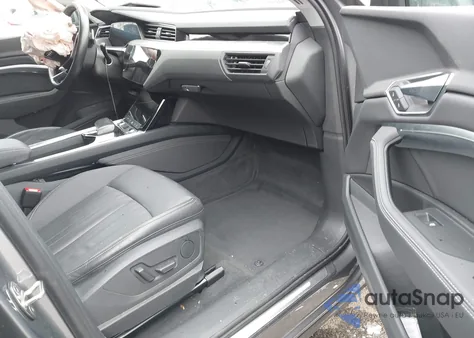 2021 Audi E-Tron Premium Quattro z USA, uszkodzony, nr VIN WA1AAAGE6MB012375